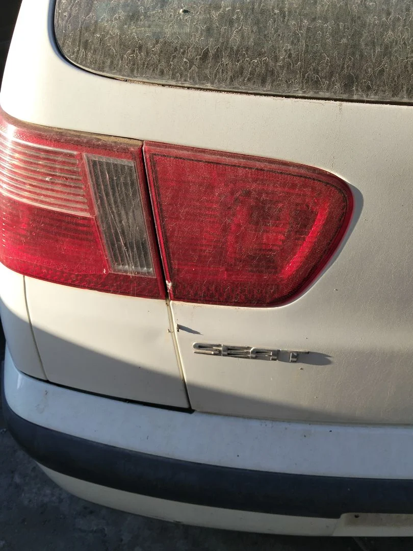 Foto de PILOTO TRASERO IZQUIERDO INTERIOR SEAT IBIZA (6K1) 1.9 TDI (90 CV / 66 KW)