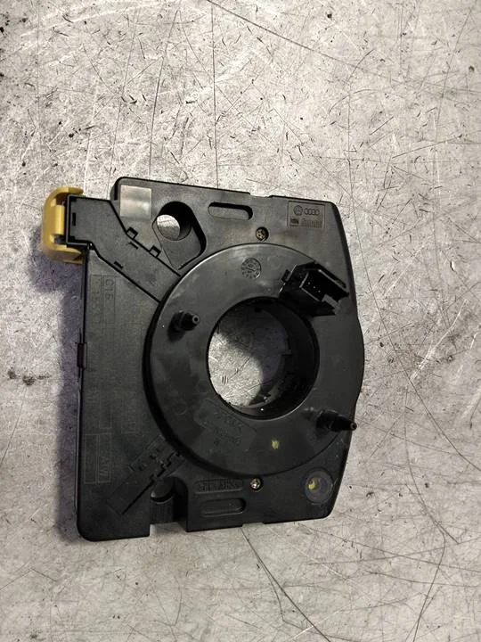 Foto de ANILLO AIRBAG VOLKSWAGEN PASSAT BERLINA (3B3) 1.9 TDI (131 CV / 96 KW)