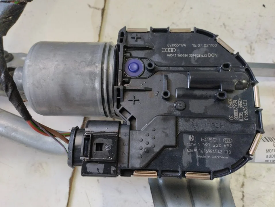 Foto de MOTOR LIMPIA DELANTERO AUDI A3 SEDÁN (8VM) 2.0 16V TDI (150 CV / 110 KW) referencia 8V1955023D