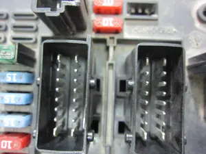 Foto de NO IDENTIFICADO PEUGEOT 206 referencia 9657608880 foto 3