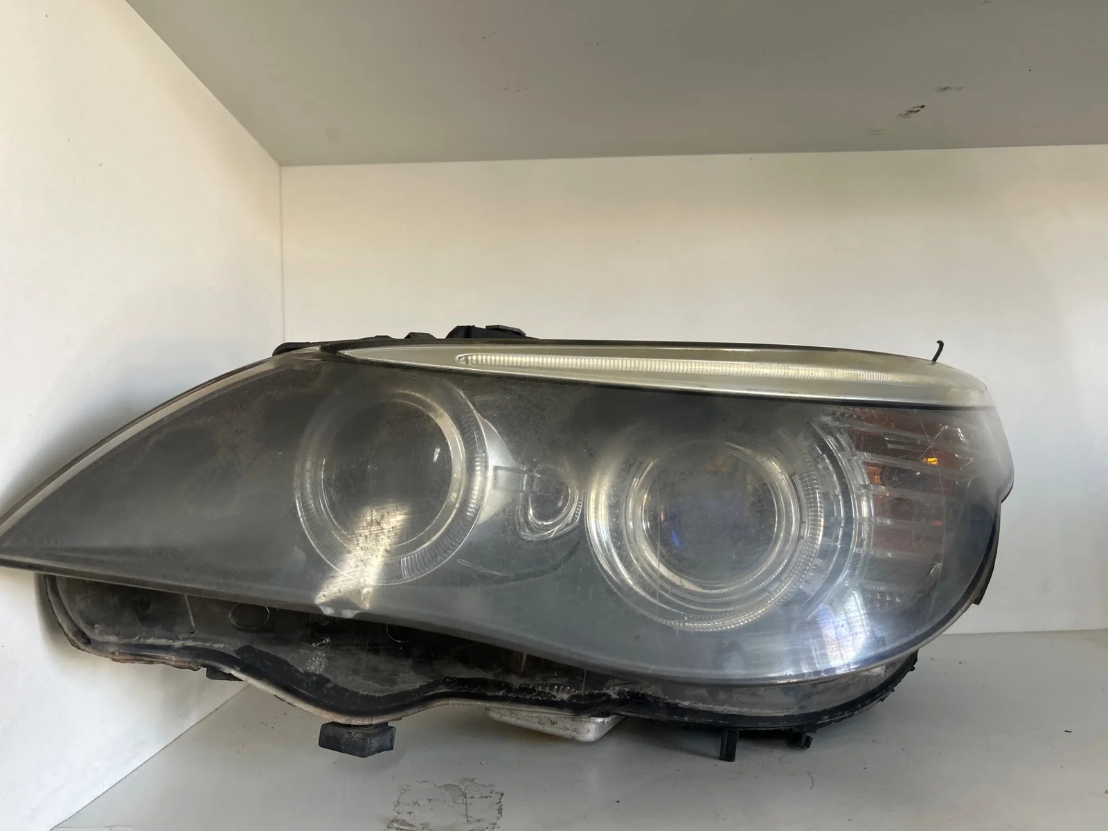 Foto de FARO DERECHO BMW SERIE 5 BERLINA (E60) 3.0 24V CAT (231 CV / 170 KW) referencia 5DV 009 000 00