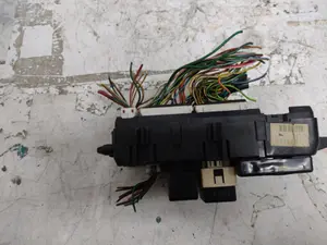 Foto de CAJA RELES / FUSIBLES VOLVO V40 FAMILIAR referencia 30889989 foto 1
