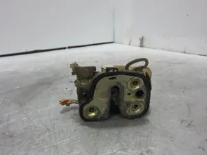Foto de CERRADURA PUERTA DELANTERA DERECHA OPEL ASTRA F BERLINA referencia 90452374 foto 1