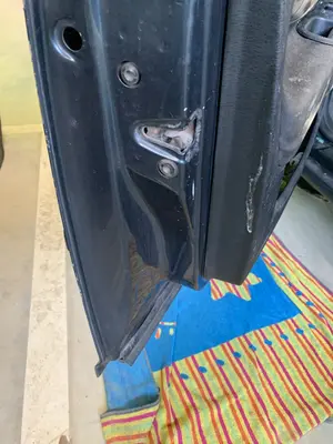 Foto de CERRADURA PUERTA TRASERA IZQUIERDA VOLKSWAGEN GOLF IV BERLINA (1J1)(10.1997) 1.9 TDI (101 CV / 74 KW) referencia 3B4839016AL