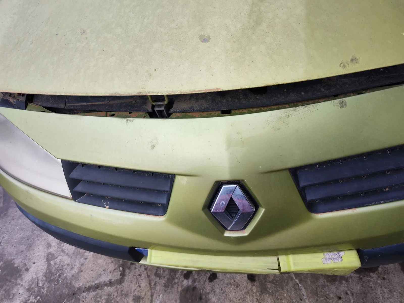 Foto de REFUERZO PARAGOLPES DELANTERO RENAULT MEGANE II BERLINA 5P 1.6 CAT (113 CV / 83 KW)