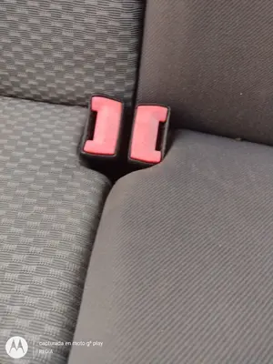 Foto de ENGANCHE CINTURON TRASERO DERECHO FORD FOCUS SPORTBREAK (CAP) 1.6 16V CAT (101 CV / 74 KW)