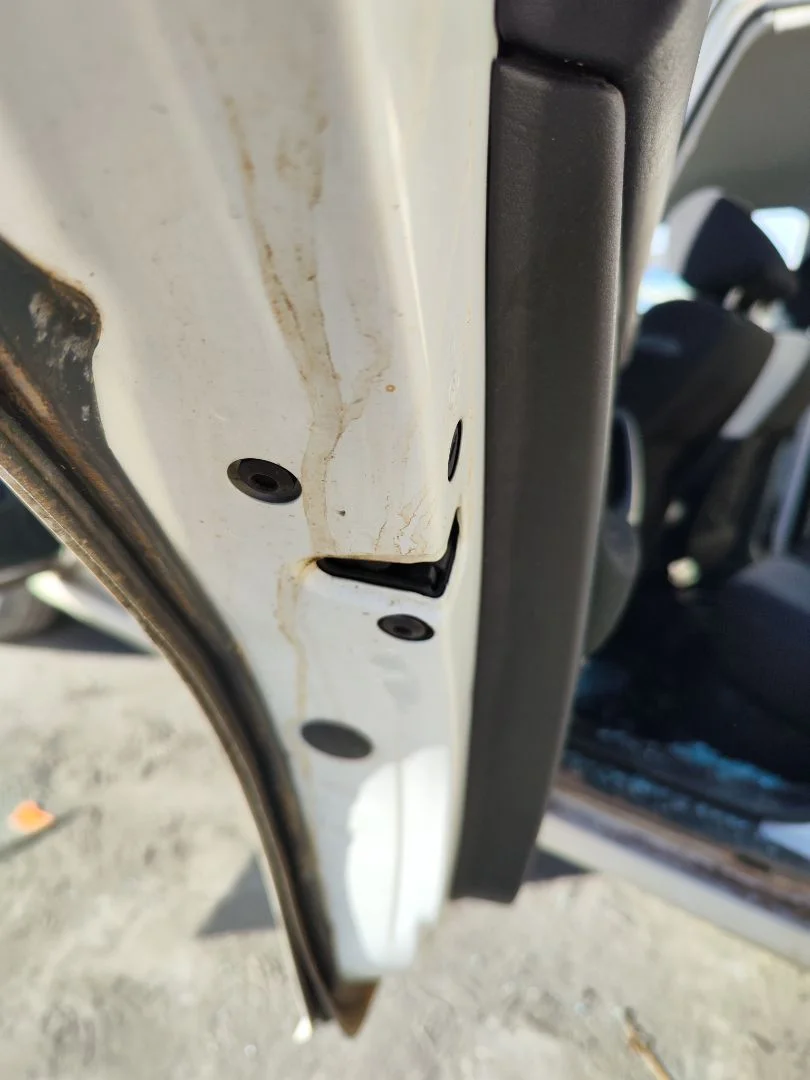 Foto de CERRADURA PUERTA TRASERA IZQUIERDA VOLKSWAGEN GOLF IV BERLINA (1J1)(10.1997) 2.0 (116 CV / 85 KW)