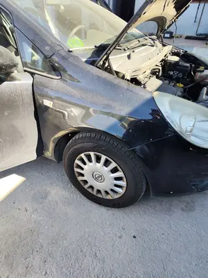 Foto de ALETA DELANTERA DERECHA OPEL CORSA D 1.2 16V CAT (Z 12 XEP / LB4) (80 CV / 59 KW)