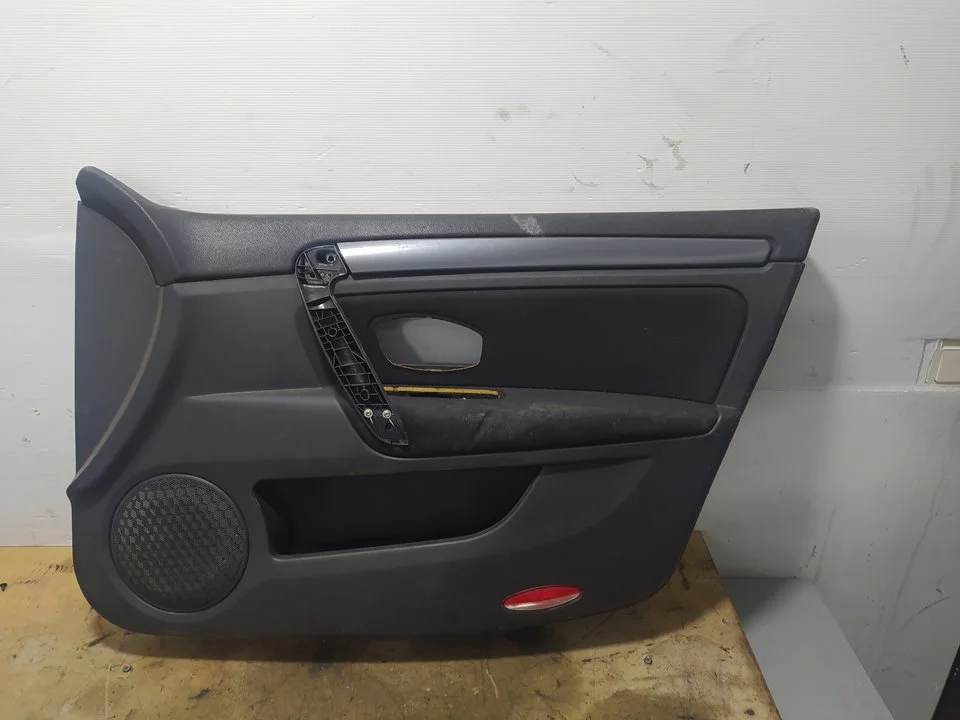 Foto de GUARNECIDO PUERTA DELANTERA DERECHA RENAULT LAGUNA III BERLINA 1.5 dCi Diesel (110 CV / 81 KW) referencia 809000399R