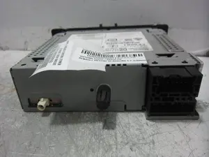 Foto de SISTEMA AUDIO / RADIO CD RENAULT MEGANE III BERLINA 5P 1.6 16V CAT (101 CV / 74 KW) referencia 281158023R foto 2