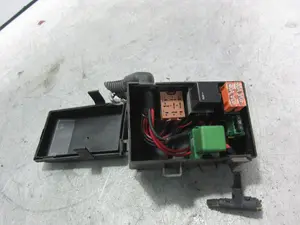 Foto de CAJA RELES / FUSIBLES OPEL ZAFIRA A 2.0 DTI (101 CV / 74 KW) referencia 90560119 foto 5