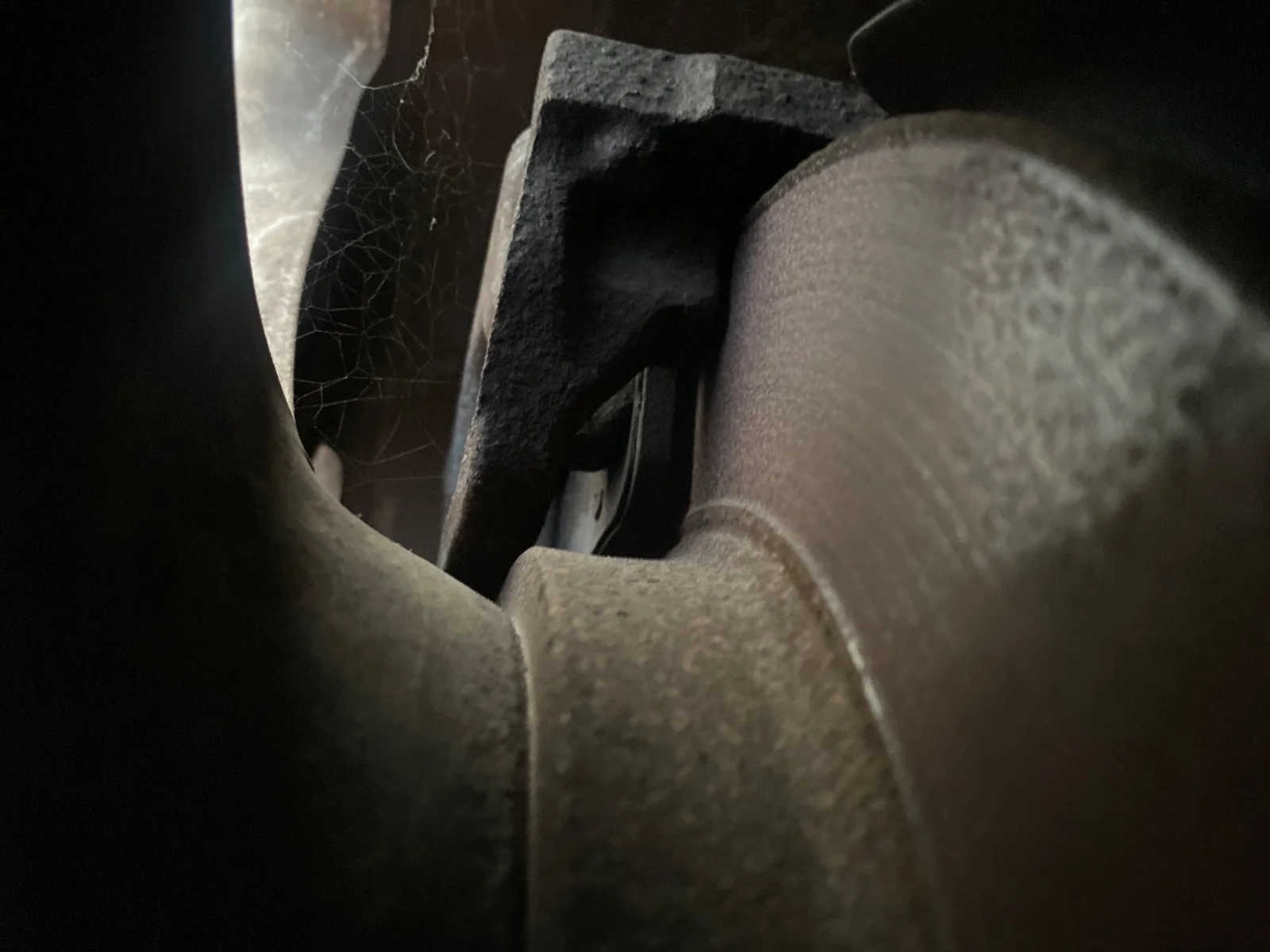 Foto de PINZA DE FRENO TRASERA DERECHA PEUGEOT 3008 1.6 16V (120 CV / 88 KW)