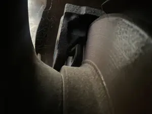 Foto de PINZA DE FRENO TRASERA DERECHA PEUGEOT 3008 1.6 16V (120 CV / 88 KW)