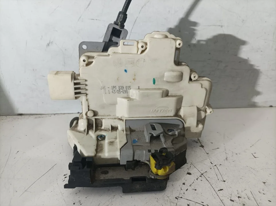 Foto de CERRADURA PUERTA TRASERA DERECHA SEAT LEON (1P1) referencia 1P0839015