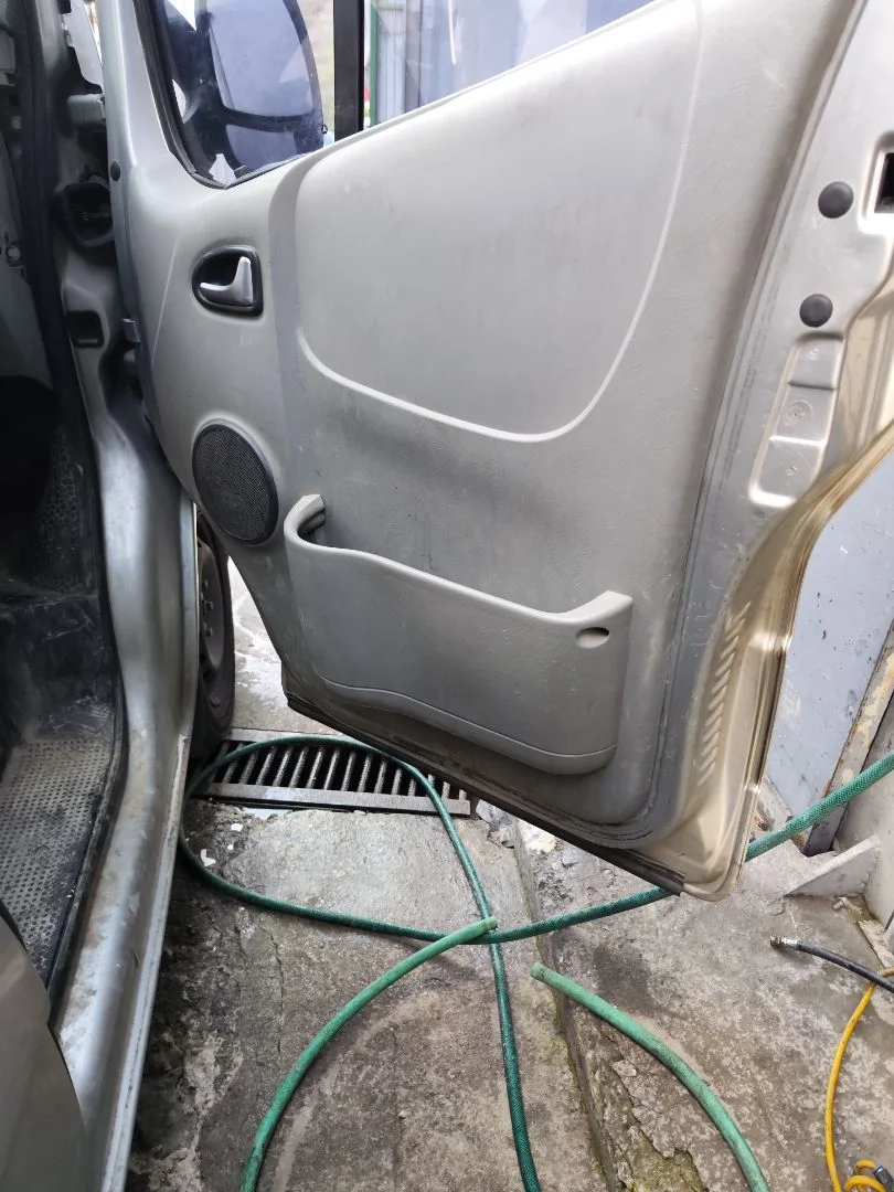 Foto de GUARNECIDO PUERTA DELANTERA DERECHA OPEL VIVARO FURGÓN/COMBI 2.0 16V CDTI (114 CV / 84 KW)