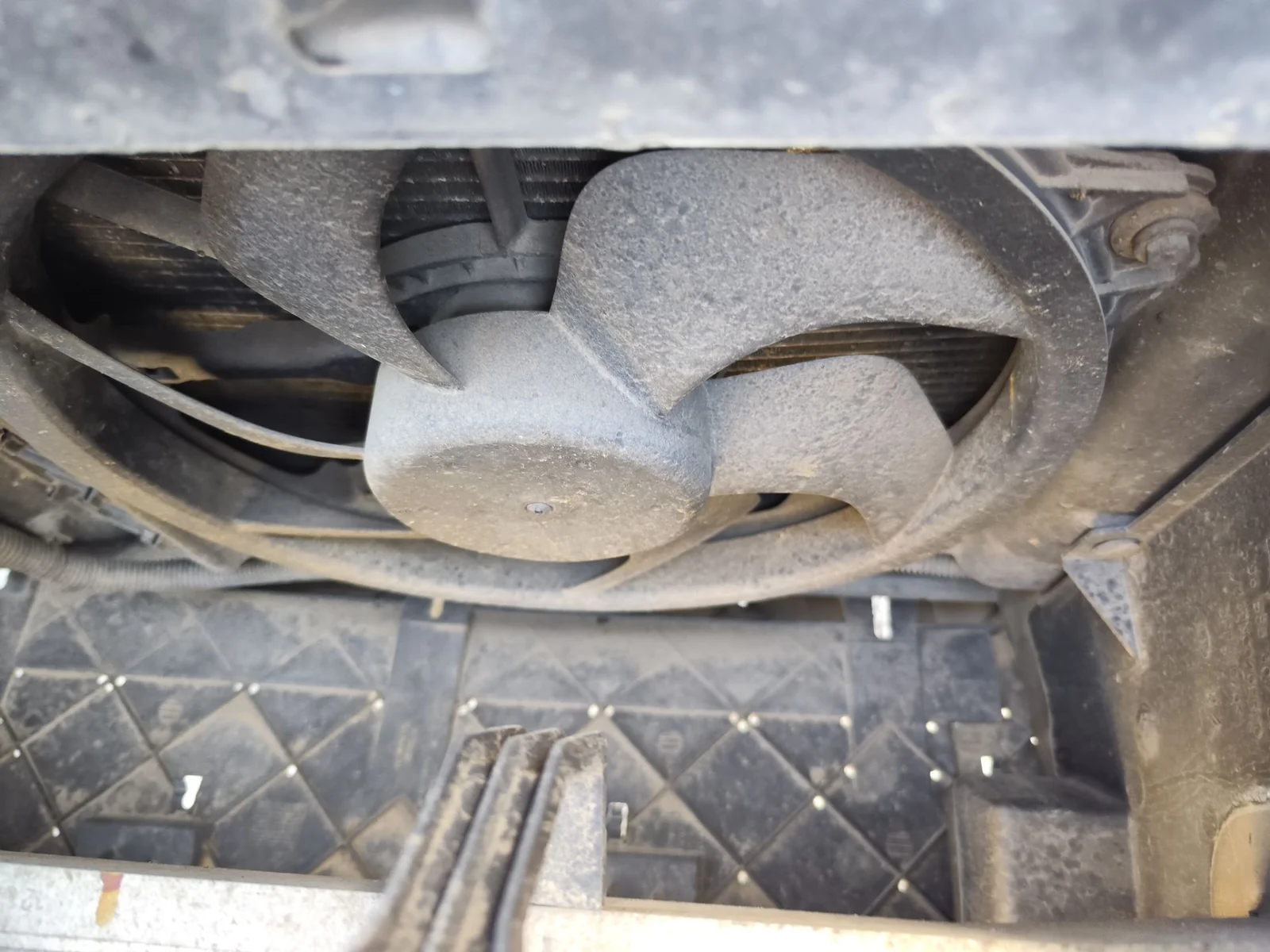 Foto de ELECTROVENTILADOR RADIADOR AIRE ACONDICIONADO CITROEN GRAND C4 PICASSO 1.6 16V HDi FAP (109 CV / 80 KW)