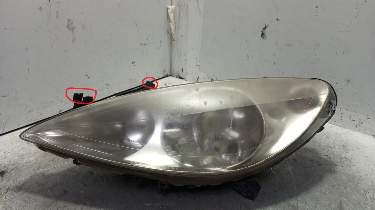 Foto de FARO IZQUIERDO PEUGEOT 307 BREAK / SW (S1)(04.2002) 2.0 HDi CAT (90 CV / 66 KW) referencia 9634369180