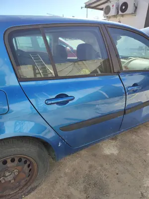 Foto de PUERTA TRASERA DERECHA RENAULT MEGANE II BERLINA 5P 1.5 dCi Diesel (101 CV / 74 KW)