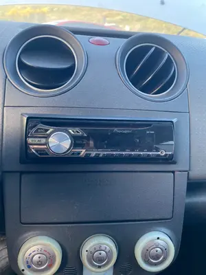 Foto de SISTEMA AUDIO / RADIO CD MITSUBISHI COLT CZ3 BERL. 5 (Z30A) 1.3 CAT (95 CV / 70 KW)
