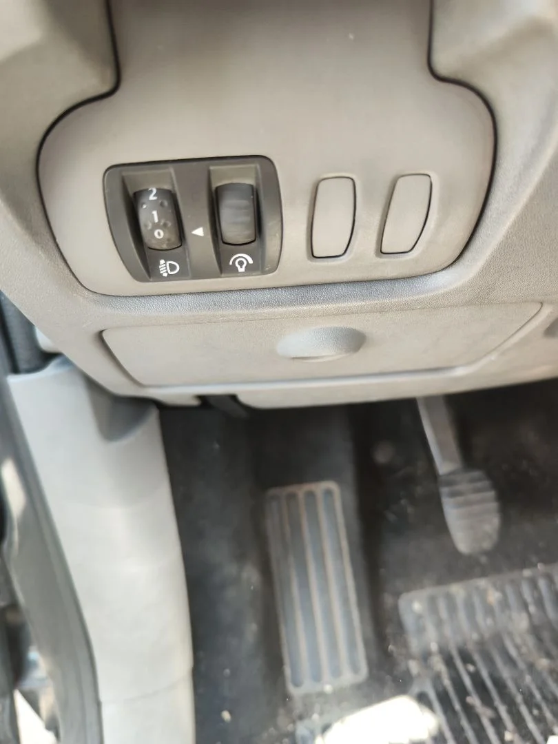 Foto de INTERRUPTOR RENAULT SCENIC II (JM) 1.5 dCi Diesel (106 CV / 78 KW)