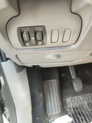 Foto de INTERRUPTOR RENAULT SCENIC II (JM) 1.5 dCi Diesel (106 CV / 78 KW)