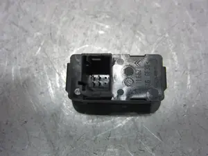 Foto de MANDO ELEVALUNAS TRASERO IZQUIERDO CITROEN GRAND C4 PICASSO 1.6 16V HDi FAP (109 CV / 80 KW) referencia 96639378ZD foto 4