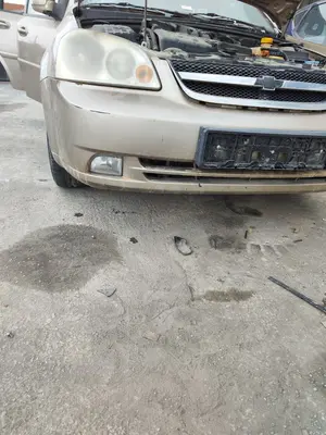Foto de PARAGOLPES DELANTERO CHEVROLET LACETTI 1.6 CAT (109 CV / 80 KW) foto 2