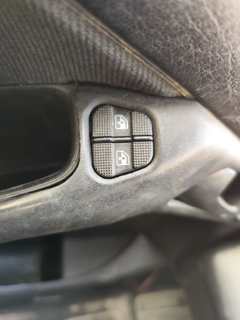 Foto de MANDO ELEVALUNAS DELANTERO IZQUIERDO VOLKSWAGEN GOLF III (1H1)(11.1991) 1.9 TDI (110 CV / 81 KW)
