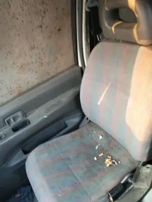 Foto de ASIENTO DELANTERO DERECHO NISSAN VANETTE CARGO 2.3 Diesel (75 CV / 55 KW)