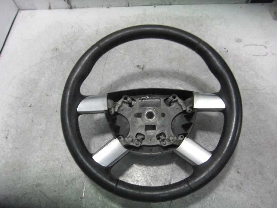Foto de VOLANTE FORD FOCUS C-MAX (CAP)(2003) 1.6 TDCi CAT (109 CV / 80 KW) referencia 3M513600B