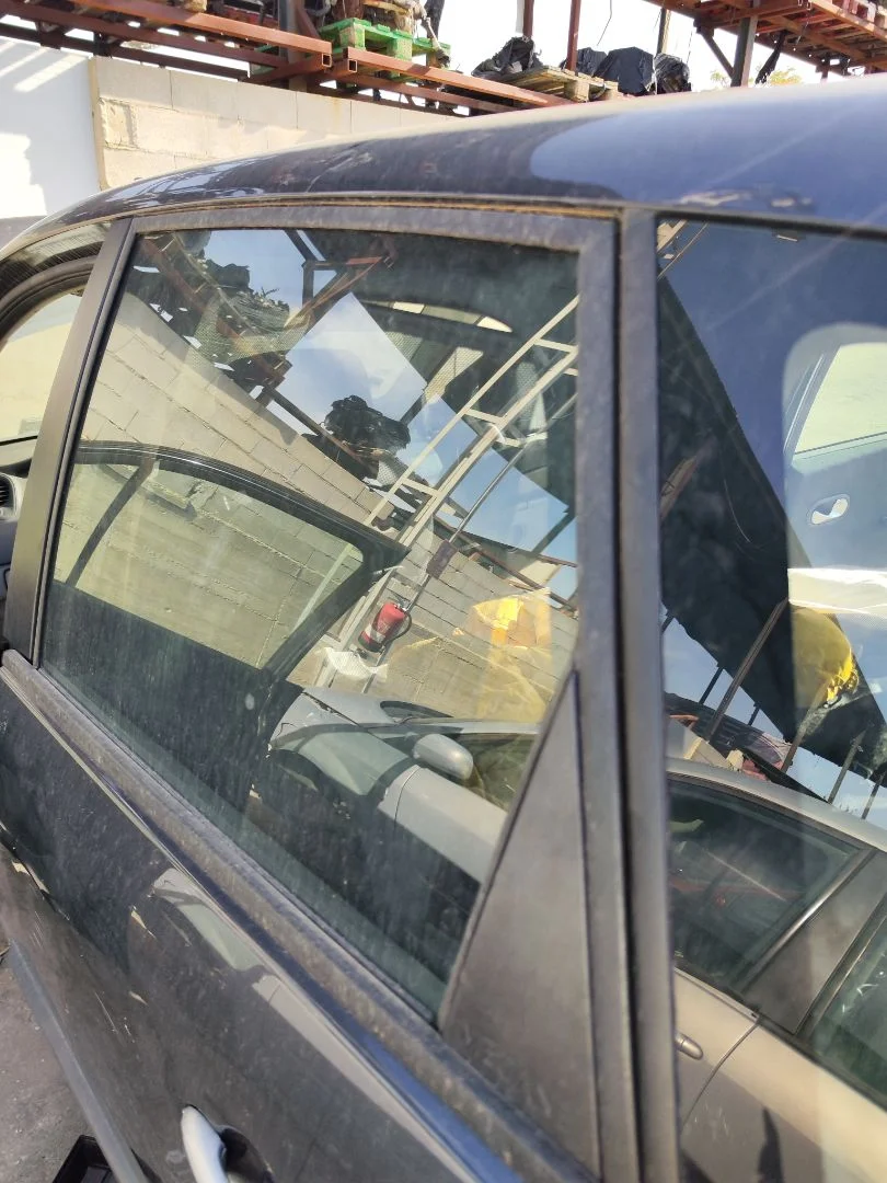 Foto de LUNA TRASERA IZQUIERDA RENAULT SCENIC II (JM) 1.5 dCi Diesel (106 CV / 78 KW)