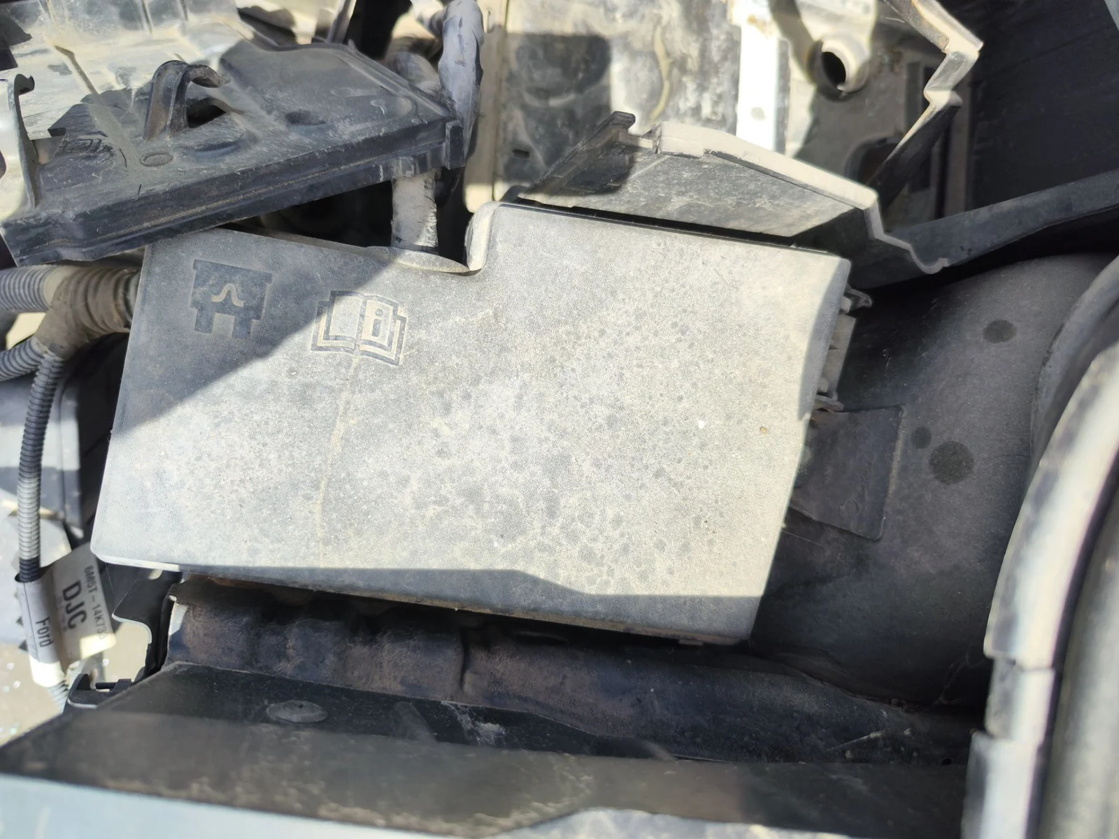 Foto de CAJA RELES / FUSIBLES FORD C-MAX (CB3)(2007) 1.8 TDCi Turbodiesel CAT (116 CV / 85 KW)