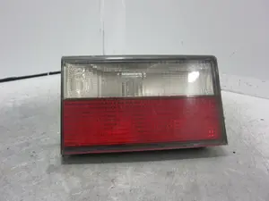 Foto de PILOTO TRASERO IZQUIERDO INTERIOR CITROEN XANTIA BERLINA 2.0 HDi (109 CV / 80 KW) referencia 22240134