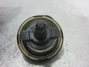 Foto de TAPON COMBUSTIBLE BMW SERIE 1 BERLINA 5P (F20) 2.0 Turbodiesel (116 CV / 85 KW) referencia 722239204 foto 3