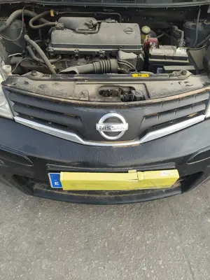 Foto de REJILLA DELANTERA NISSAN NOTE (E11E) 1.4 CAT (88 CV / 65 KW)