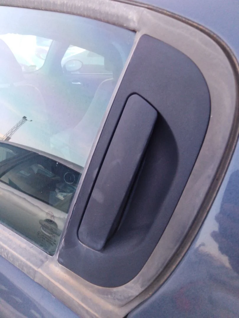 Foto de MANETA EXTERIOR TRASERA IZQUIERDA ALFA ROMEO 147 (190) 1.9 JTD CAT (110 CV / 81 KW)