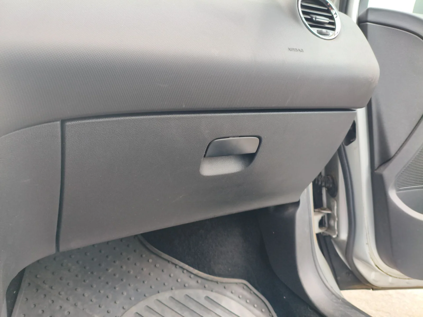 Foto de GUANTERA PEUGEOT 308 SW 2.0 16V HDi FAP CAT (RHR / DW10BTED4) (136 CV / 100 KW)