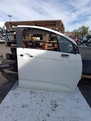 Foto de PUERTA DELANTERA DERECHA CITROEN C3 1.4  (73 CV / 54 KW)