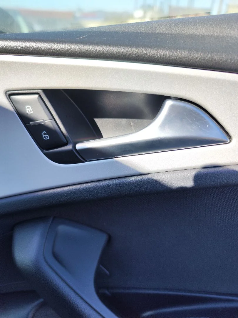 Foto de MANETA INTERIOR DELANTERA DERECHA AUDI A6 AVANT (4GD) 2.0 16V TDI (190 CV / 140 KW) referencia 4G0837020A
