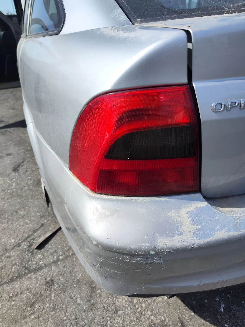 Foto de PILOTO TRASERO IZQUIERDO OPEL VECTRA B BERLINA 2.0 DTI (101 CV / 74 KW) referencia 9119527