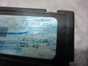 Foto de SENSOR ANGULO DE GIRO VOLKSWAGEN GOLF V (1K1)(10.2003) 1.9 TDI (105 CV / 77 KW) referencia 1K0959654 foto 3