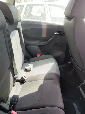 Foto de GUARNECIDO PUERTA TRASERA IZQUIERDA SEAT ALTEA (5P1) 1.6  (102 CV / 75 KW) referencia 5P0867211D 1UQ
