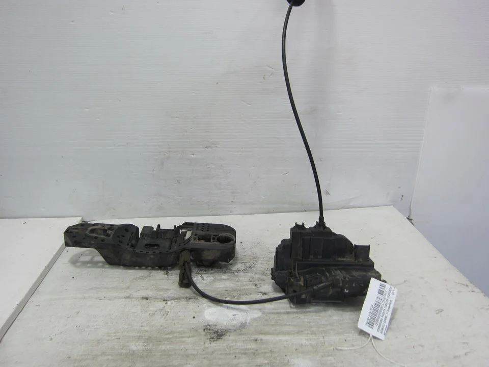 Foto de CERRADURA PUERTA TRASERA IZQUIERDA RENAULT SCENIC III (JZ) 1.6 dCi Diesel FAP (131 CV / 96 KW) referencia 80502000