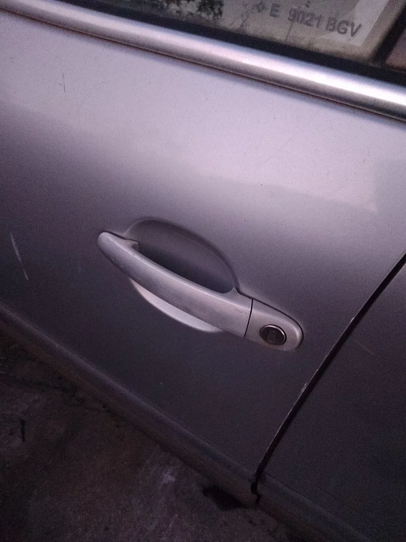 Foto de MANETA EXTERIOR DELANTERA IZQUIERDA VOLKSWAGEN PASSAT BERLINA (3B3) 1.9 TDI (131 CV / 96 KW)
