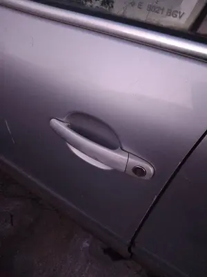 Foto de MANETA EXTERIOR DELANTERA IZQUIERDA VOLKSWAGEN PASSAT BERLINA (3B3) 1.9 TDI (131 CV / 96 KW)