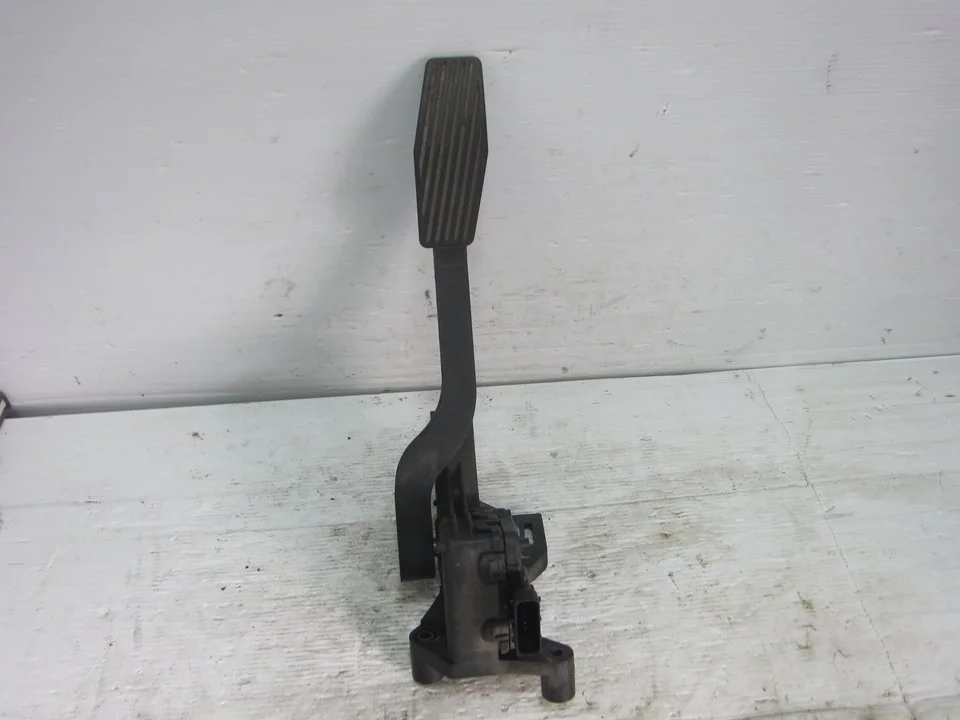 Foto de PEDAL ACELERADOR OPEL CORSA C 1.0 12V CAT (Z 10 XE / LW3) (58 CV / 43 KW) referencia 9129423