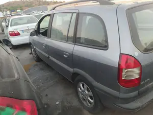 Foto de PUERTA TRASERA IZQUIERDA OPEL ZAFIRA A 2.0 DTI (101 CV / 74 KW) referencia 13160996 foto 2