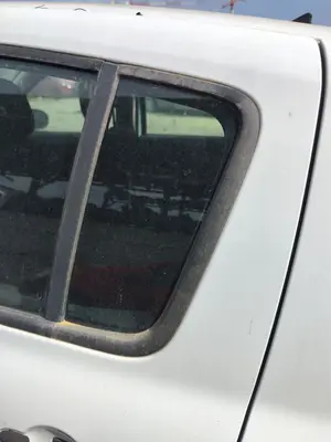 Foto de LUNA CUSTODIA TRASERA IZQUIERDA RENAULT CLIO III 1.2 16V (75 CV / 55 KW)
