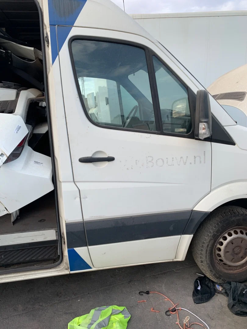 Foto de PUERTA DELANTERA DERECHA VOLKSWAGEN CRAFTER FURGÓN (2E) 2.5 TDI DPF (109 CV / 80 KW) referencia 2E0831052