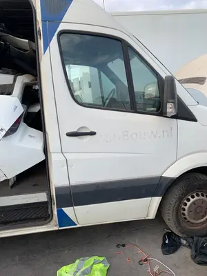 Foto de PUERTA DELANTERA DERECHA VOLKSWAGEN CRAFTER FURGÓN (2E) 2.5 TDI DPF (109 CV / 80 KW) referencia 2E0831052